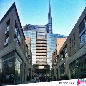 foto scelta per #italia365 – Palazzo Lombardia (Milano) – @sonic133